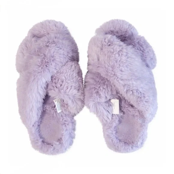 Cozy Purple Fuzzy Slippers - Size 7/8 - Picture 1 of 1